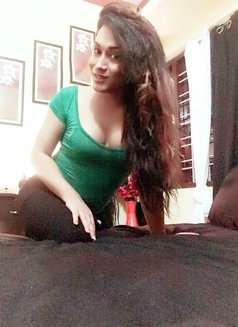 Arshi - Transsexual escort in Bangalore Photo 4 of 5