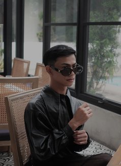 Art - Male escort in Manila Photo 8 of 16