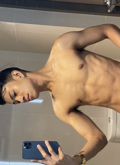 Art - Male escort in Manila Photo 8 of 11