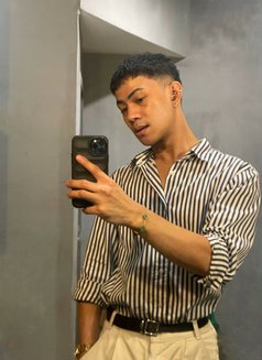 Art - Male escort in Manila Photo 9 of 11