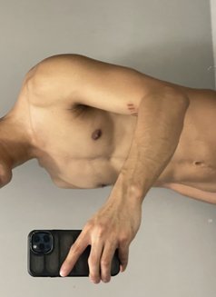 Art - Male escort in Manila Photo 14 of 18