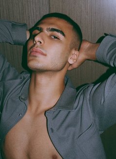 Artem - Acompañantes masculino in Dubai Photo 4 of 5