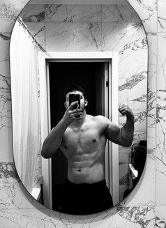 Artemii - Male escort in Dubai Photo 4 of 4