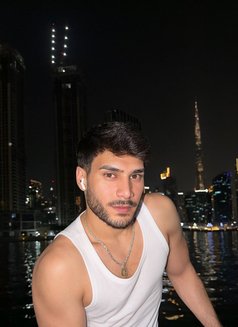 Arthur - Acompañantes masculino in Dubai Photo 19 of 20