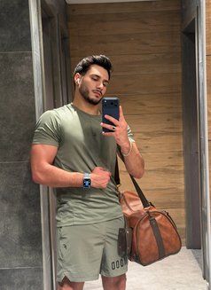 Arthur - Acompañantes masculino in Dubai Photo 20 of 20
