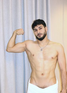 Arthur - Acompañantes masculino in Dubai Photo 6 of 20