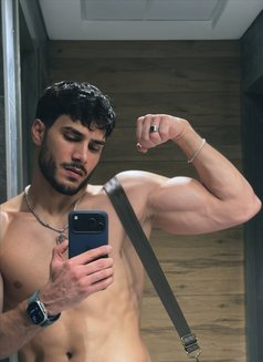 Arthur - Acompañantes masculino in İstanbul Photo 22 of 24