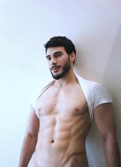 Arthur - Male escort in Riyadh Photo 1 of 24