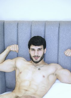 Arthur - Male escort in Riyadh Photo 2 of 24