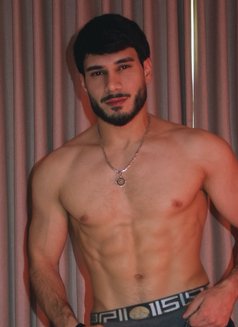 Arthur - Male escort in Riyadh Photo 3 of 24