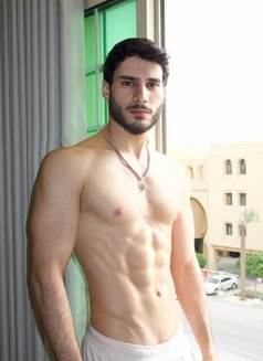 Arthur - Male escort in Riyadh Photo 5 of 24