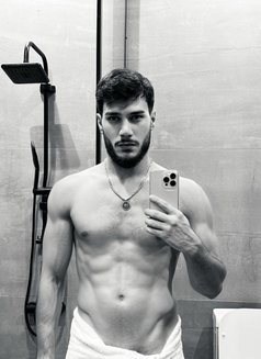 Arthur - Male escort in Riyadh Photo 8 of 24