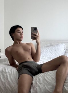 Artur - Male escort in Dubai Photo 7 of 16