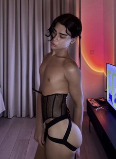 Artur - Male escort in Dubai Photo 3 of 16