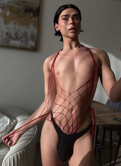 Artur - Male escort in Dubai Photo 3 of 18