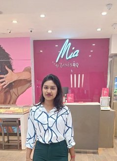 Aruhi - escort in Mumbai Photo 1 of 1