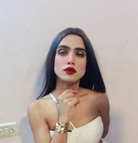 Aruhi - Transsexual dominatrix in New Delhi