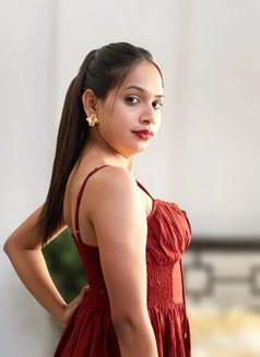 Aruhi Patil - Transsexual escort in Pune Photo 9 of 17