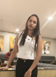Aruhi Patil - Transsexual escort in Pune Photo 10 of 17