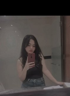 Arumi - puta in Bali Photo 1 of 2