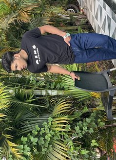 Arush Tripathi - Male companion in Mumbai Photo 1 of 4