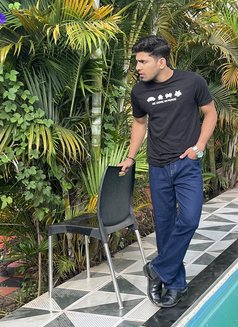 Arush Tripathi - Male companion in Mumbai Photo 3 of 4