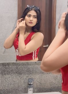 Arushi - puta in Dubai Photo 4 of 8
