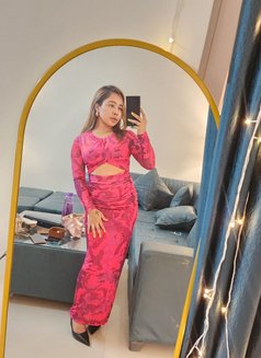 Arushi - escort in Kochi Photo 3 of 9