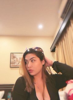 Arushi - escort in Kochi Photo 8 of 9