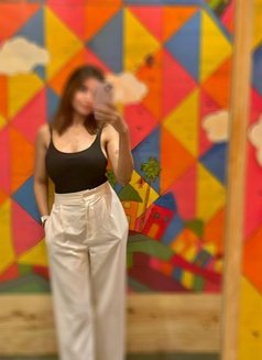 Arushi - escort in Mumbai Photo 1 of 3