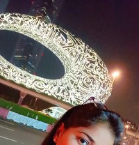 Arushi - puta in Sharjah