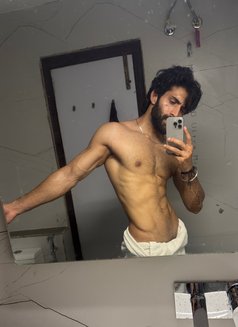 Arvind Baldiya - Male companion in Mumbai Photo 4 of 25