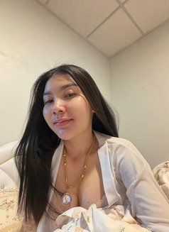 Arvy - escort in Bali Photo 4 of 7