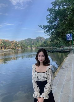 Arwen - escort in Mumbai Photo 1 of 4