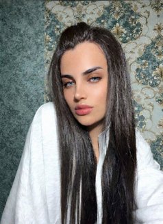 Arya - Transsexual escort in Baku Photo 2 of 5