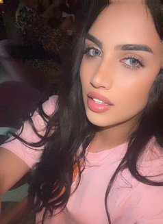 Arya - Transsexual escort in Baku Photo 8 of 8