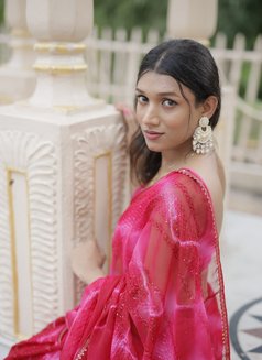 Arya - Transsexual escort in Kolkata Photo 1 of 8