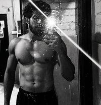 Arya - Acompañantes masculino in Vadodara