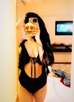 Arya Poonam Pandey! Anal Bikini Model - puta in Dubai Photo 4 of 12