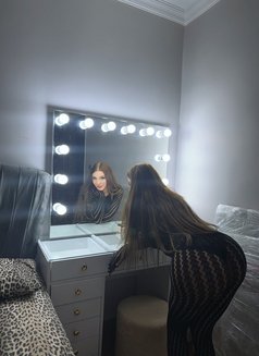 Arya - puta in İstanbul Photo 8 of 16