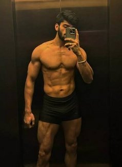 Aryan Dhanush - masseur in Bangalore Photo 1 of 1