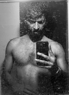 Aryan - Male escort in New Delhi Photo 2 of 6