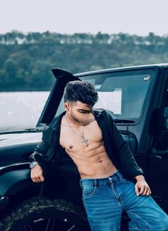Aryan - Acompañantes masculino in Pune Photo 9 of 10