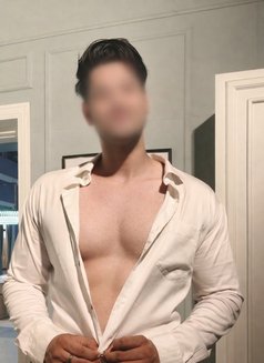 Aryan Khanna - Male escort in Mumbai Photo 4 of 10