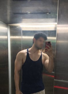 Aryan Khanna - Male escort in Mumbai Photo 8 of 10