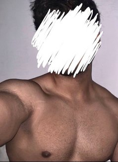 Aryan New Lightskin Boy - Acompañante masculino in Nairobi Photo 4 of 6