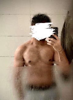 Aryan New White Escort - Male companion in Nairobi Photo 3 of 10