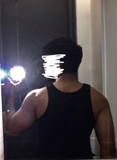 Aryan New White Escort - Male companion in Nairobi Photo 4 of 10