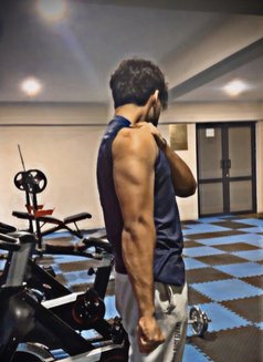 Aryan New White Escort - Male companion in Nairobi Photo 8 of 10