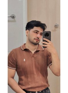 Aryan Top escort - Male escort in New Delhi Photo 8 of 9